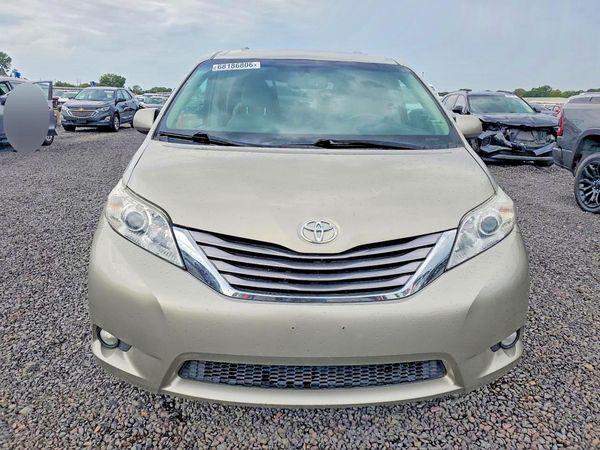 2015 TOYOTA SIENNA