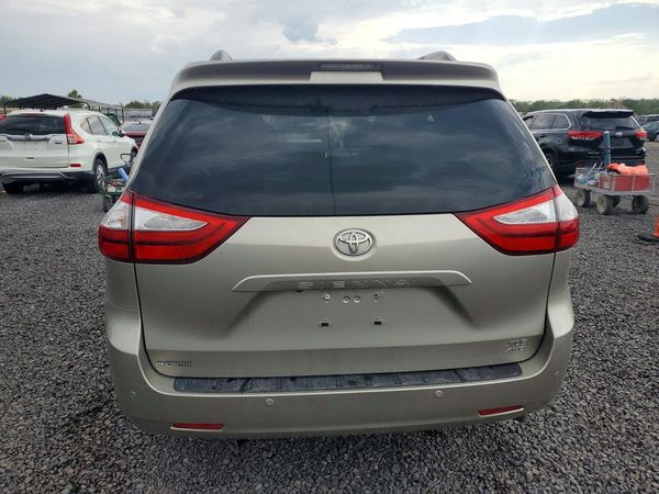 2015 TOYOTA SIENNA