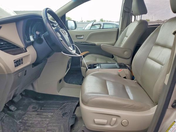 2015 TOYOTA SIENNA