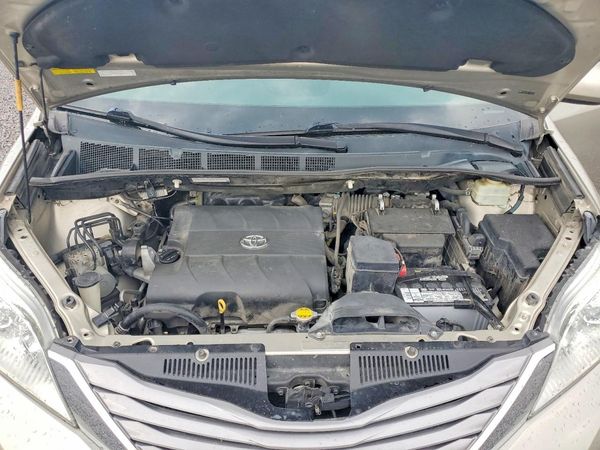 2015 TOYOTA SIENNA