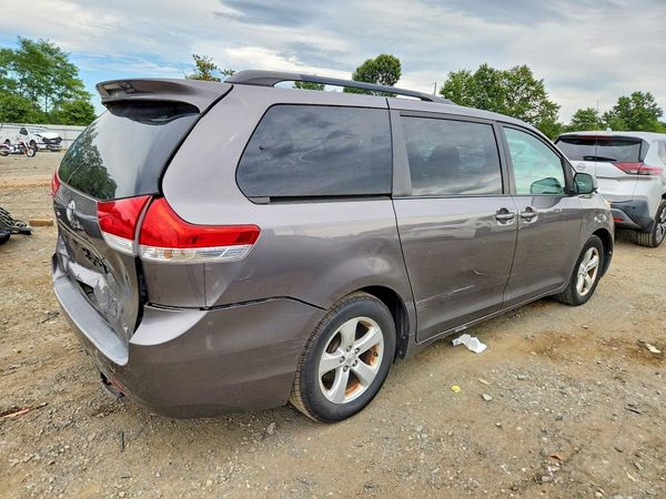 2014 TOYOTA SIENNA — PSRA