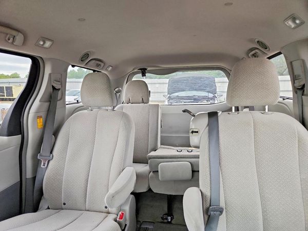 2014 TOYOTA SIENNA — SUVN