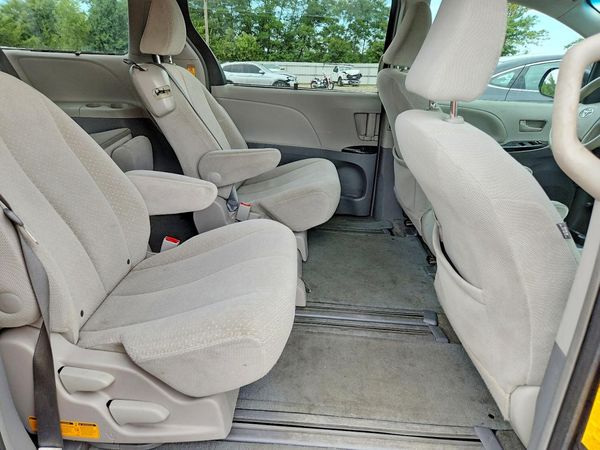 2014 TOYOTA SIENNA — PSRS
