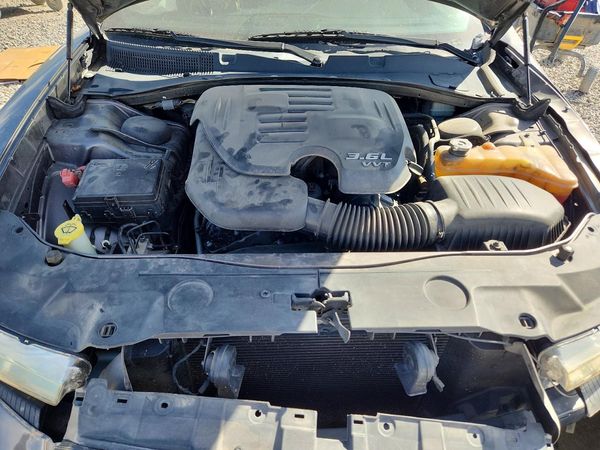 2014 DODGE CHARGER SE — Engine bay