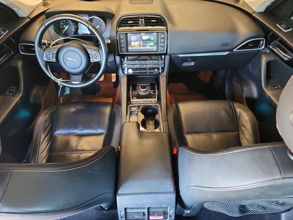 2017 JAGUAR F-PACE