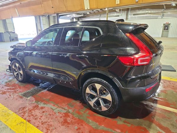 2026 VOLVO XC40 Plus Dark — DSRA