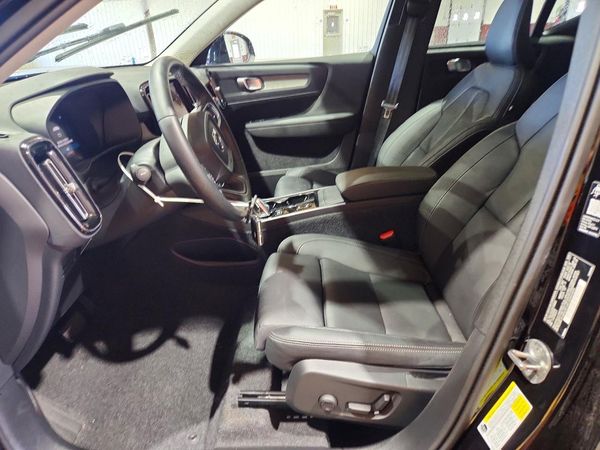 2026 VOLVO XC40 Plus Dark — DENT