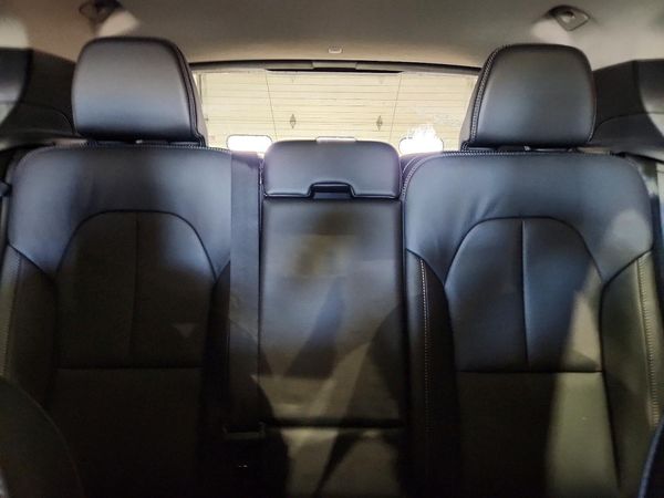 2026 VOLVO XC40 Plus Dark — SUVN