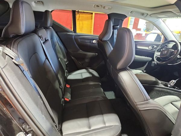 2026 VOLVO XC40 Plus Dark — PSRS