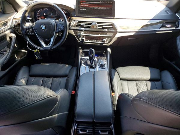 2022 BMW 530