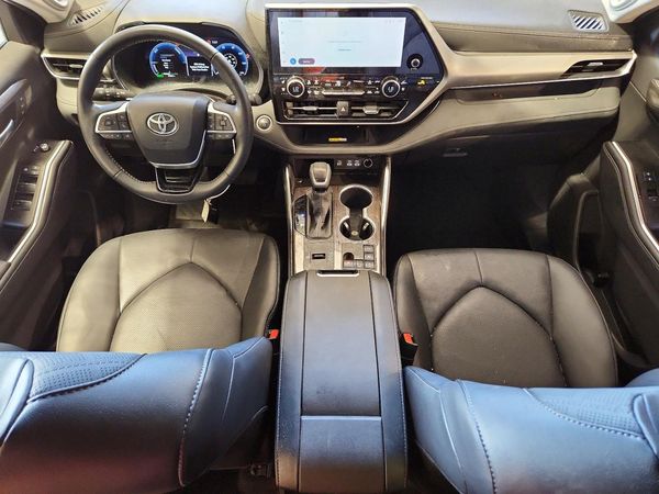 2025 TOYOTA HIGHLANDER Platinum