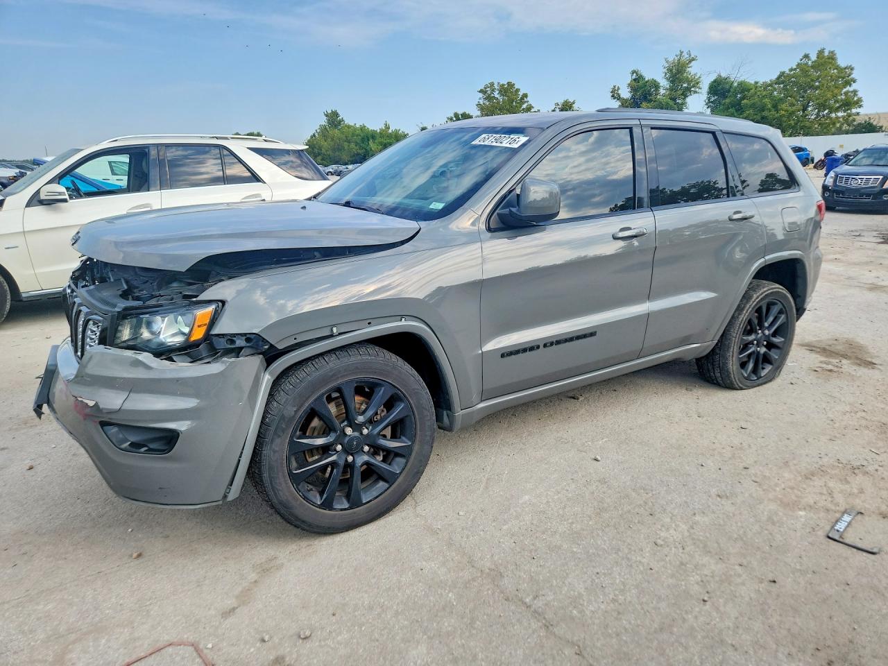 2021 JEEP GRAND CHEROKEE — Front 3/4