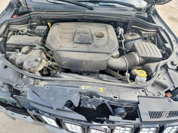 2021 JEEP GRAND CHEROKEE — Engine bay