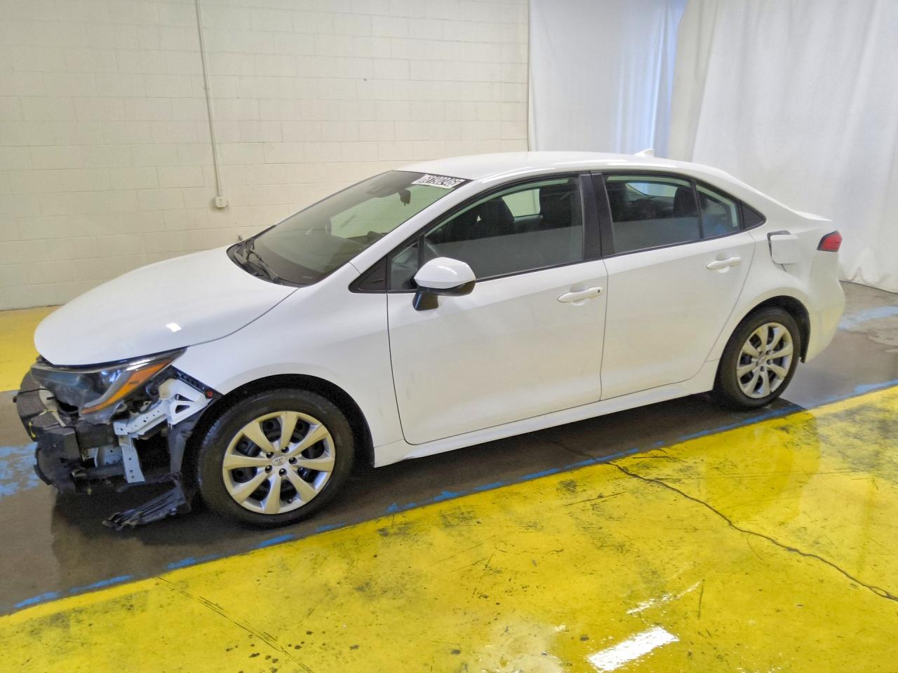 2021 TOYOTA COROLLA LE — Front 3/4
