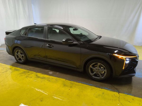 2026 KIA K4 LX, LXS — Passenger 3/4