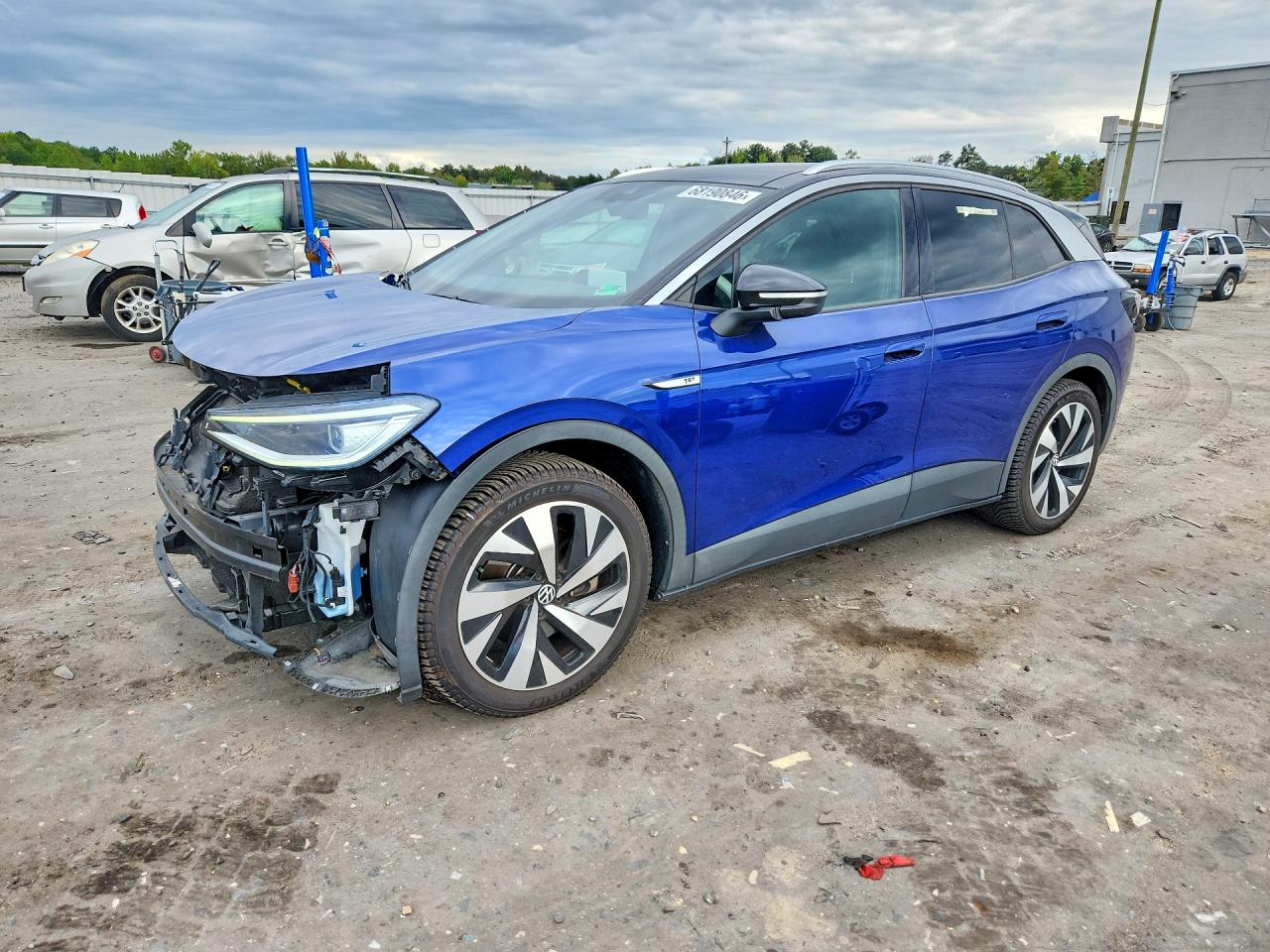 2021 VOLKSWAGEN ID.4 — Front 3/4