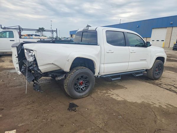 2017 TOYOTA TACOMA