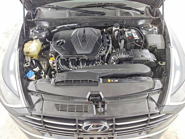 2021 HYUNDAI SONATA SE — Engine bay
