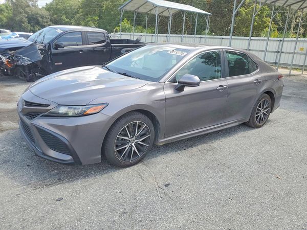 2021 TOYOTA CAMRY — Front 3/4