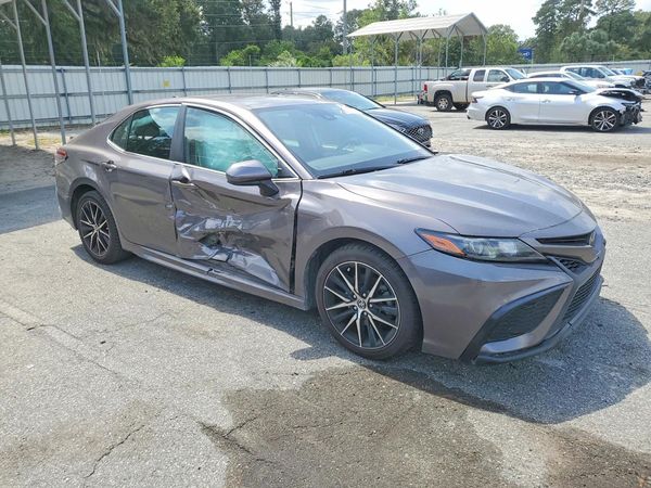 2021 TOYOTA CAMRY — Passenger 3/4