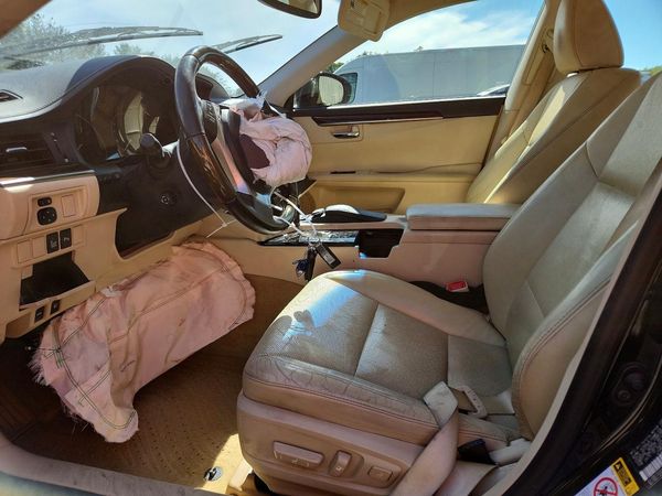 2015 LEXUS ES350 350 — DENT