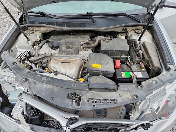 2012 TOYOTA CAMRY — Engine bay