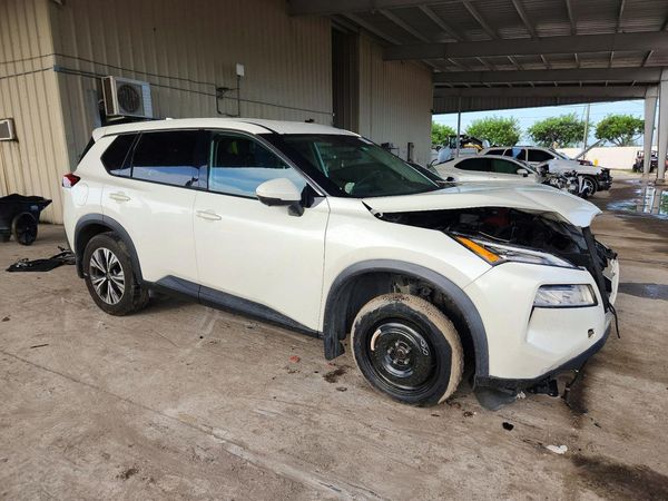 2021 NISSAN ROGUE SV — Passenger 3/4