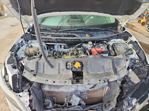 2021 NISSAN ROGUE SV — Engine bay