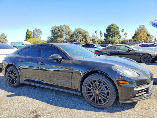2017 PORSCHE PANAMERA