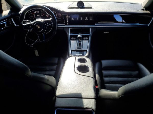 2017 PORSCHE PANAMERA