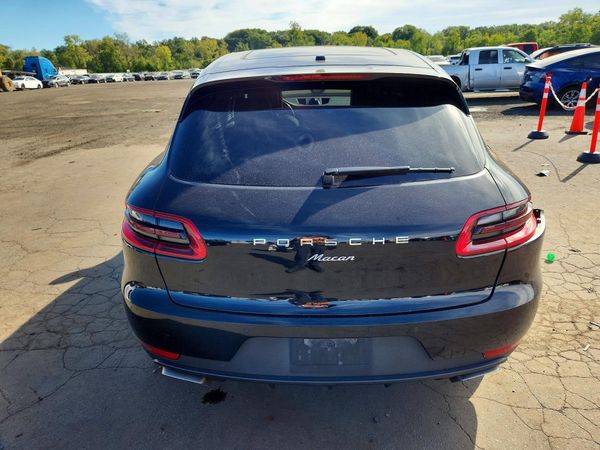 2018 PORSCHE MACAN