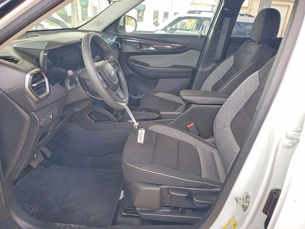 2026 CHEVROLET TRAILBLAZE LT — DENT