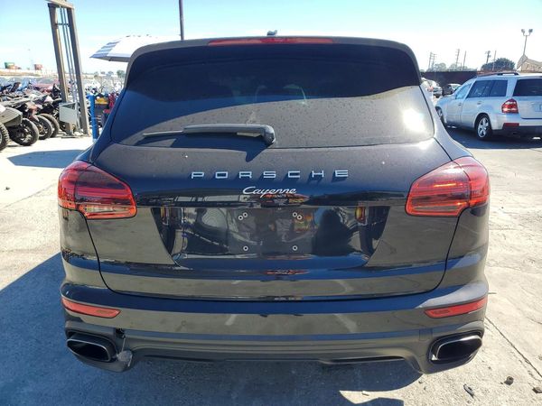2016 PORSCHE CAYENNE