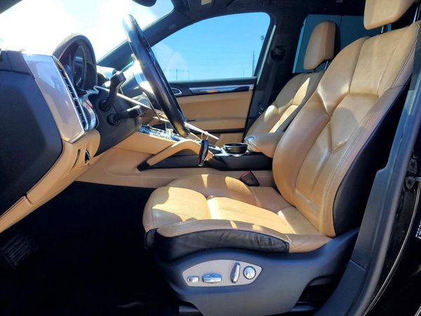 2016 PORSCHE CAYENNE