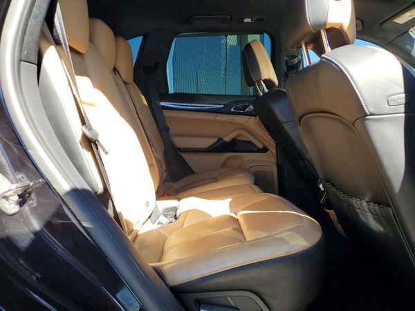 2016 PORSCHE CAYENNE