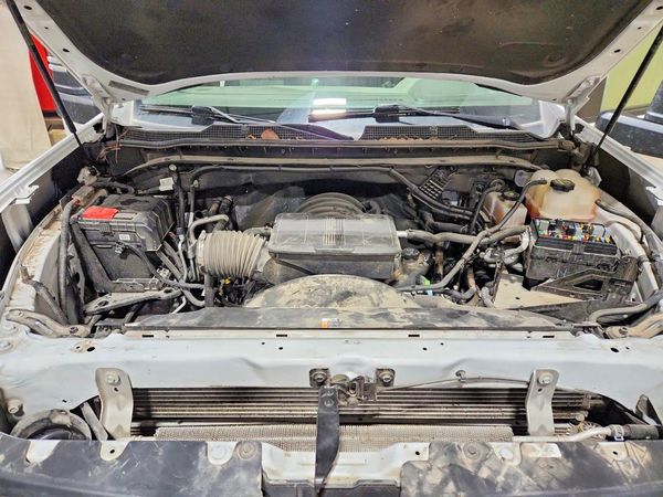 2024 CHEVROLET SILVERADO LT — Engine bay
