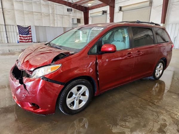 2017 TOYOTA SIENNA