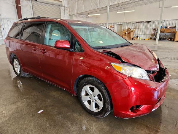 2017 TOYOTA SIENNA
