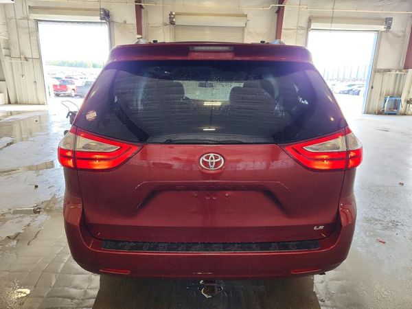 2017 TOYOTA SIENNA