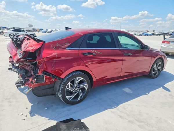 2024 HYUNDAI ELANTRA