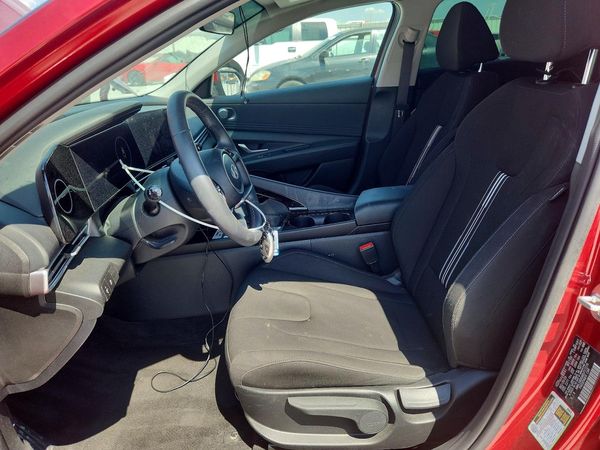 2024 HYUNDAI ELANTRA