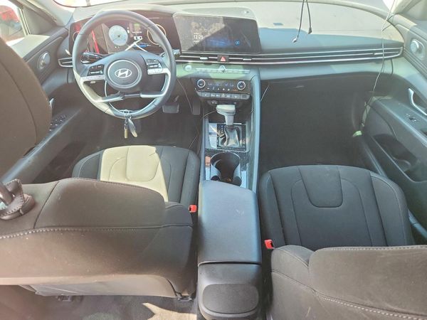 2024 HYUNDAI ELANTRA