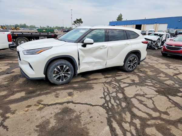 2021 TOYOTA HIGHLANDER