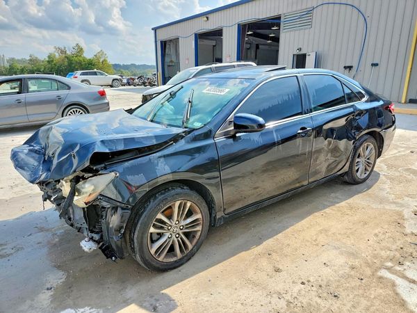 2015 TOYOTA CAMRY — Front 3/4