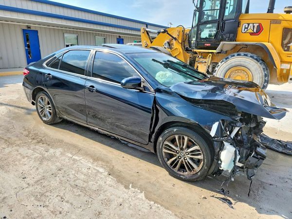 2015 TOYOTA CAMRY — Passenger 3/4