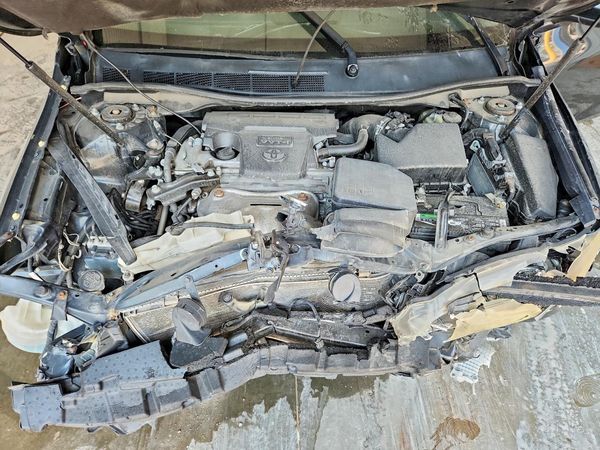 2015 TOYOTA CAMRY — Engine bay