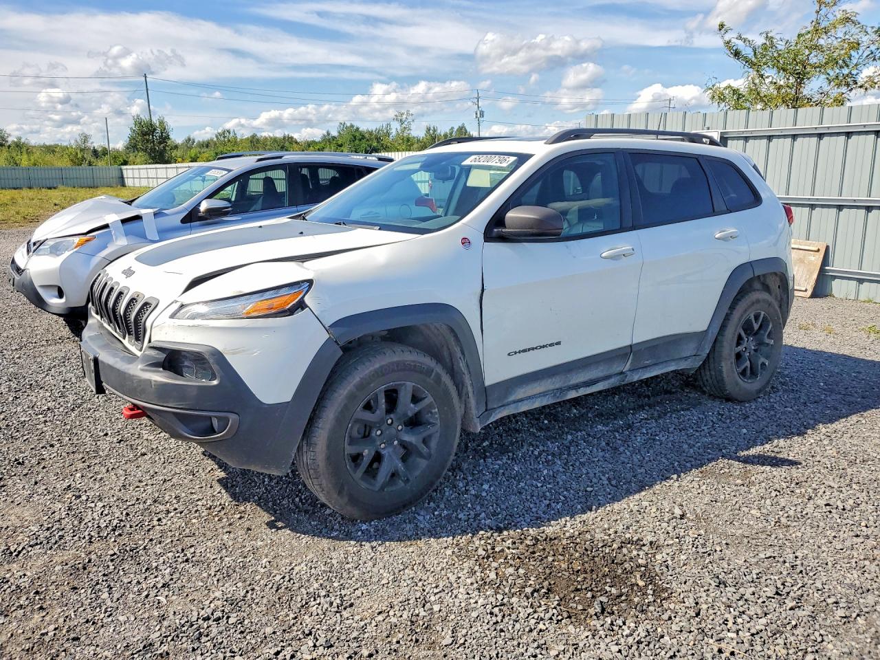 2016 JEEP CHEROKEE Trailhawk — Front 3/4