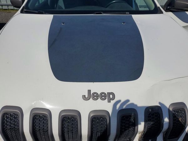 2016 JEEP CHEROKEE Trailhawk — Engine bay