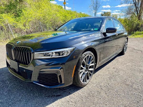 2022 BMW 740