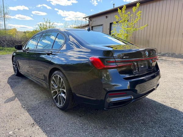 2022 BMW 740